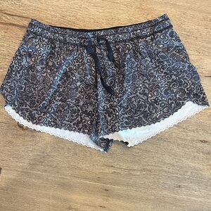 Lululemon Hit It short. Lace pattern